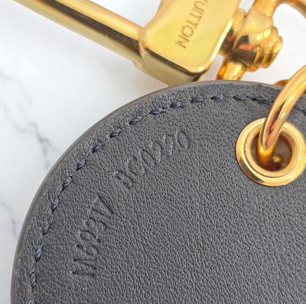 ✨️Authentic Louis Vuitton Reverse Monogram Charm / Key Chain - Picture 10 of 10